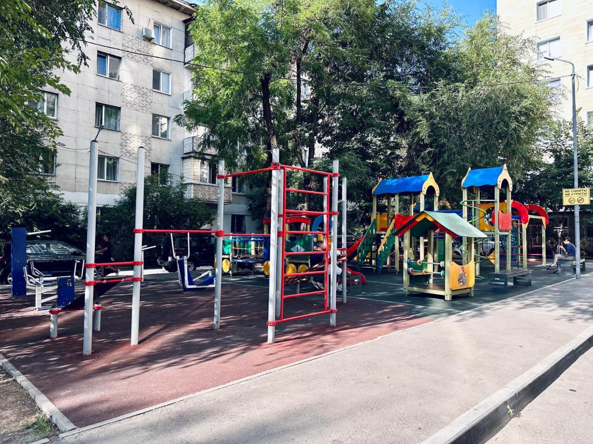 Жк Молодежный В Центре Алматы Almaty Bagian luar foto